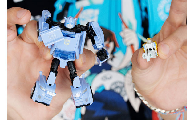 TRANSFORMERS SONICBLUE BUMBLE & EXO-SUIT CHAMA