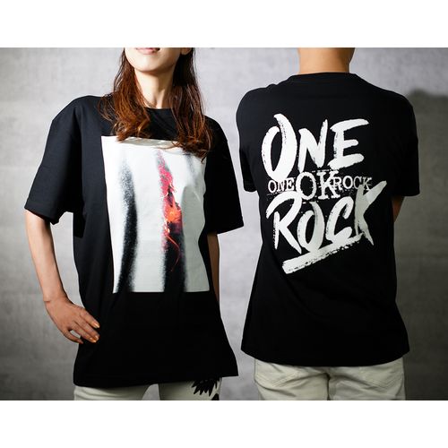 Tシャツ B