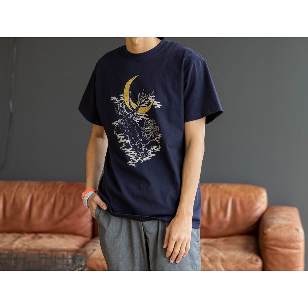 ビームス プロデュース「シカとツキとサルスベリ Tシャツ」紺ver.